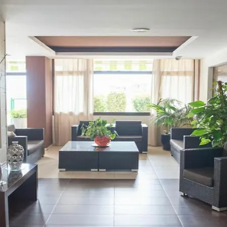 Las Americas Apartment *